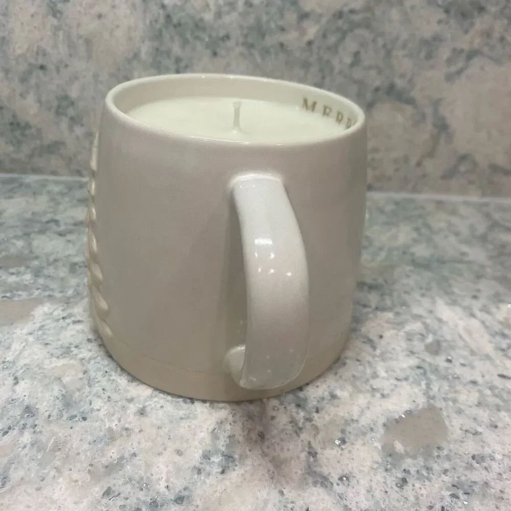 White Christmas Tree Scented Candle - Picture 6 of 8